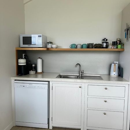 Purangi Waterfront Retreat - 2 Bedroom Cooks Beach Εξωτερικό φωτογραφία