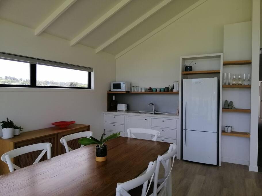 Purangi Waterfront Retreat - 2 Bedroom Cooks Beach Εξωτερικό φωτογραφία