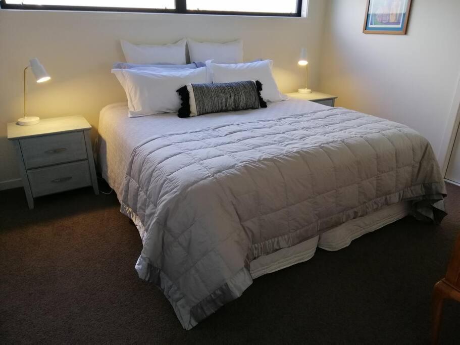Purangi Waterfront Retreat - 2 Bedroom Cooks Beach Εξωτερικό φωτογραφία