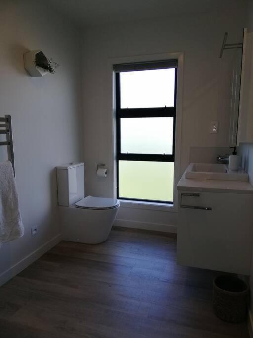 Purangi Waterfront Retreat - 2 Bedroom Cooks Beach Εξωτερικό φωτογραφία